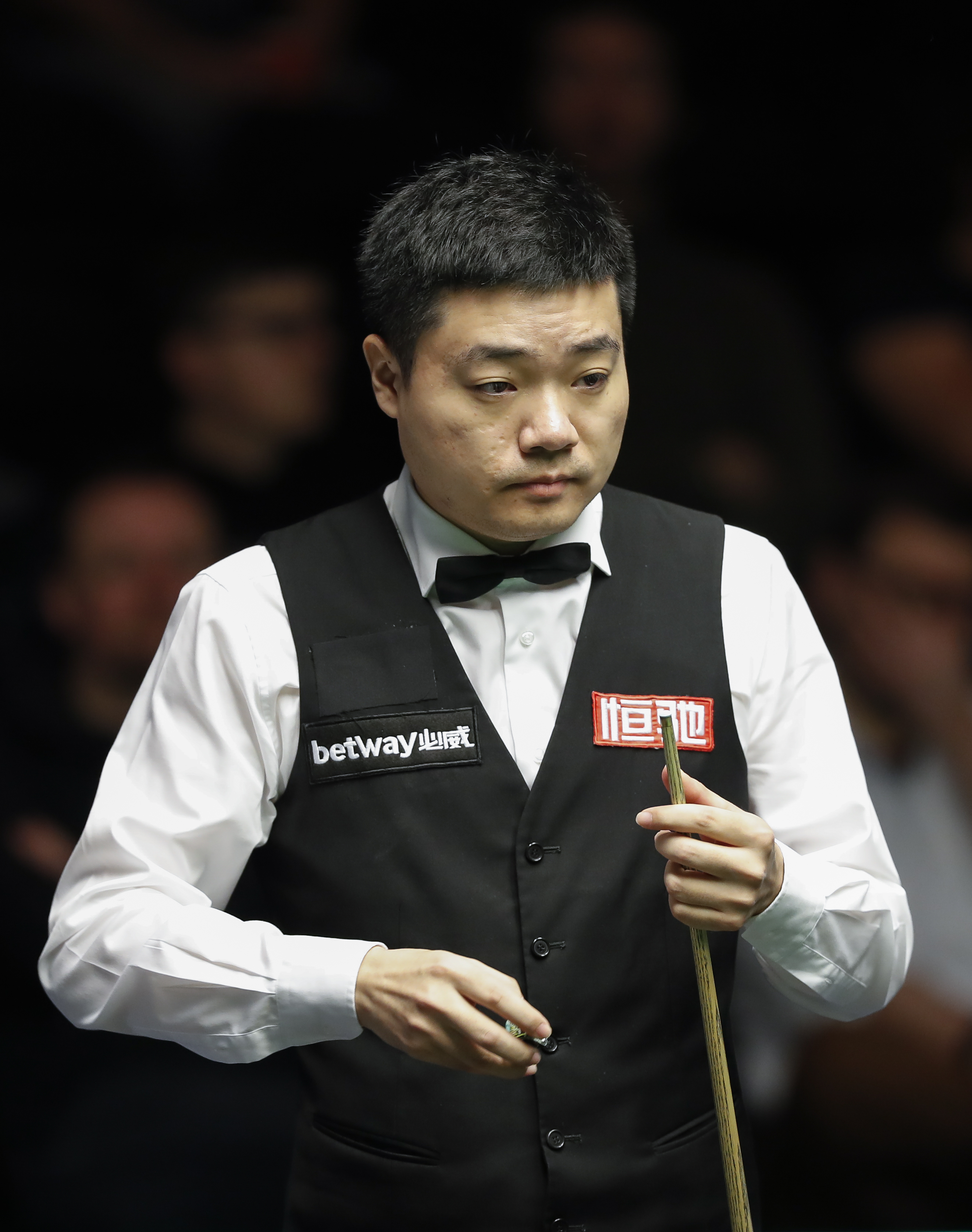 让我们拭目 让我们拭目