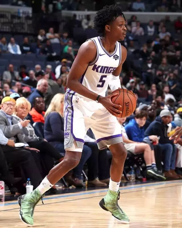 一名球员不 一名球员不